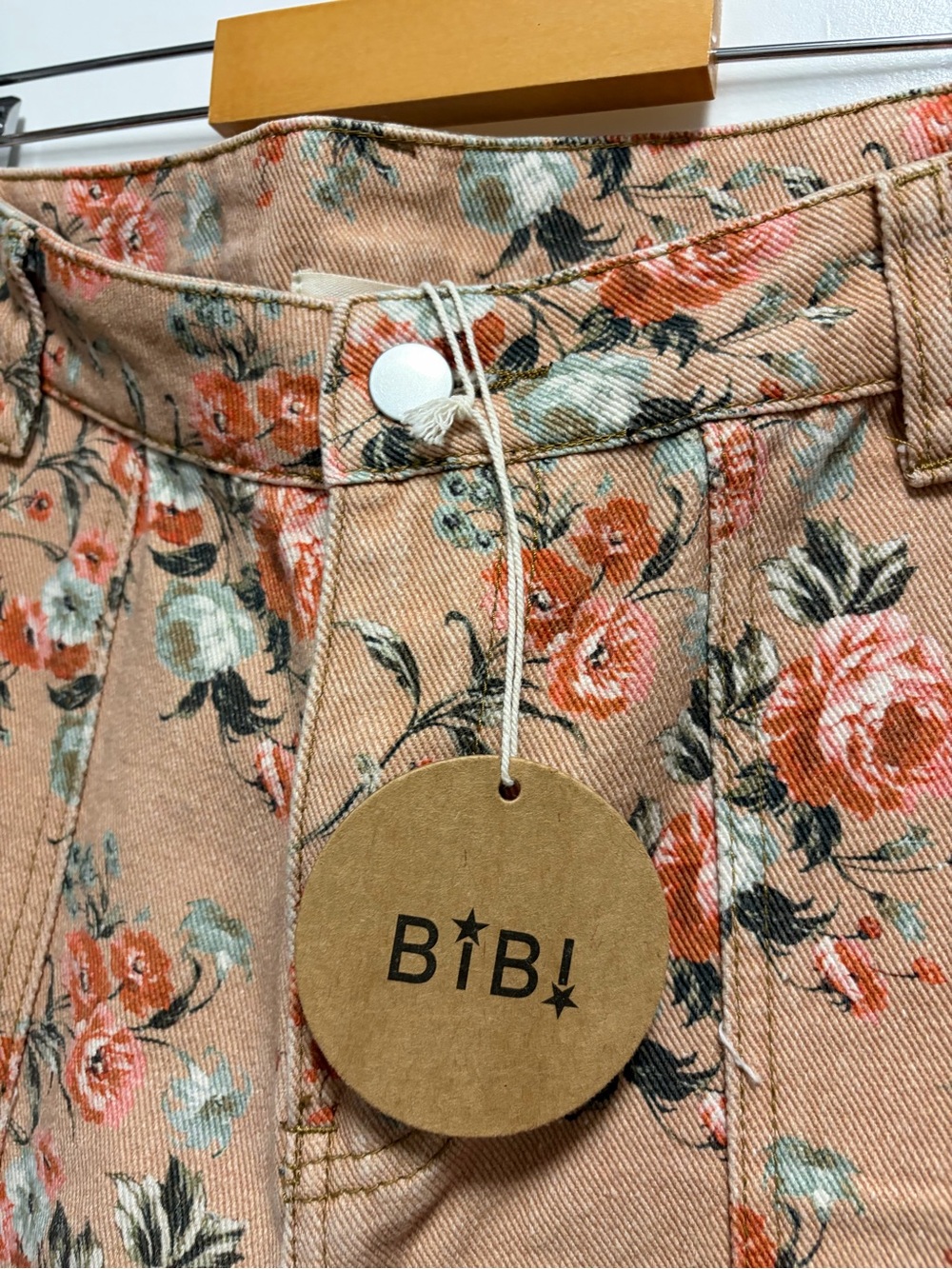 NWT BiBi Washed Flower Printed Wide Leg Jeans Women’s Size Medium - Picture 3 of 8